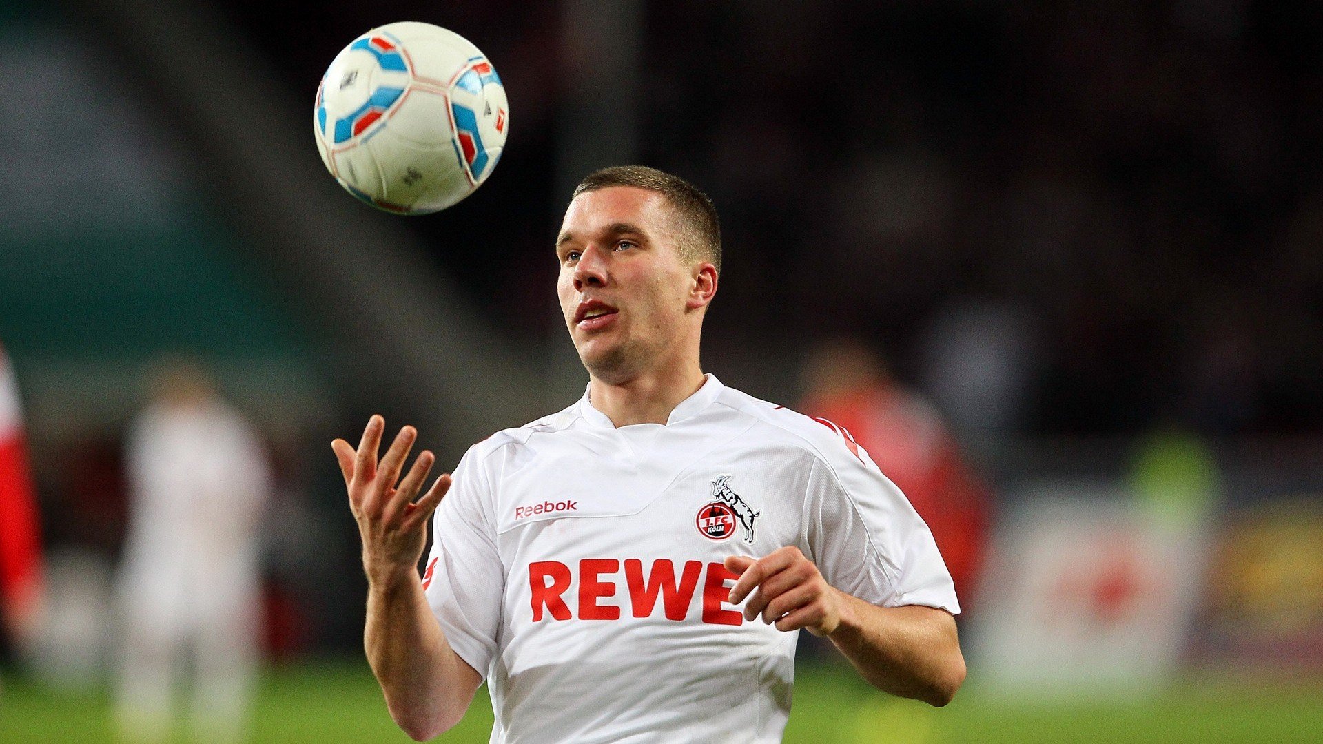 世界杯：少年边锋赛后第一时间打电话给母亲分享进球 被镜头完整记录